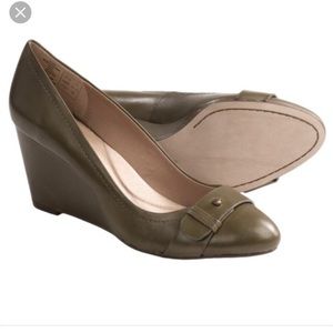 ✨NWT Land’s End Black Leather Ellery Wedge Heels